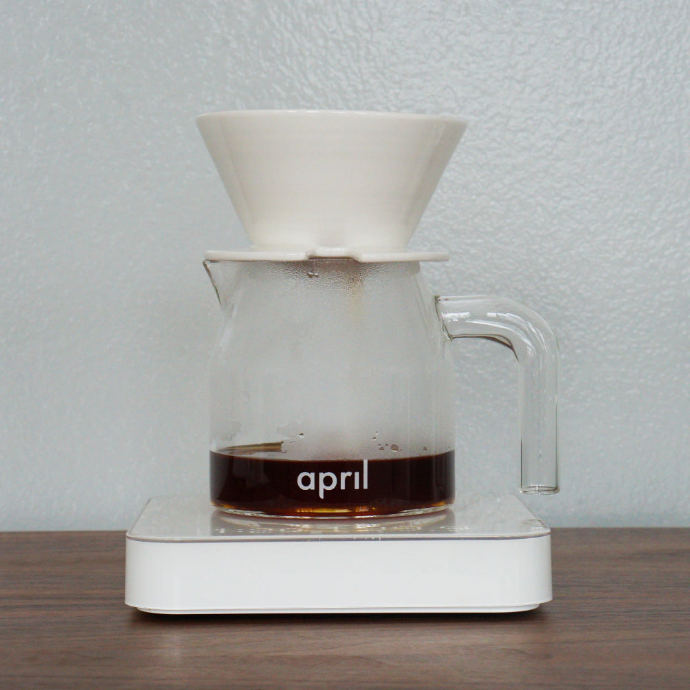 خادم زجاجي لشهر أبريل